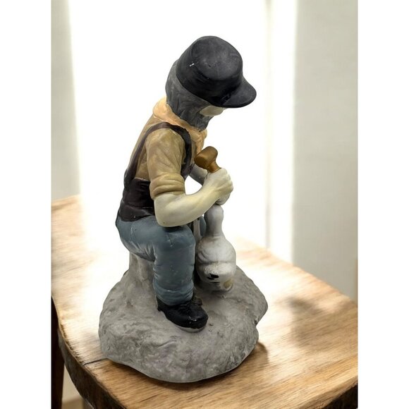 Vintage Kneeling Hand-Painted Craftsman Figurine Carving Duck Decoy - Picture 9 of 10